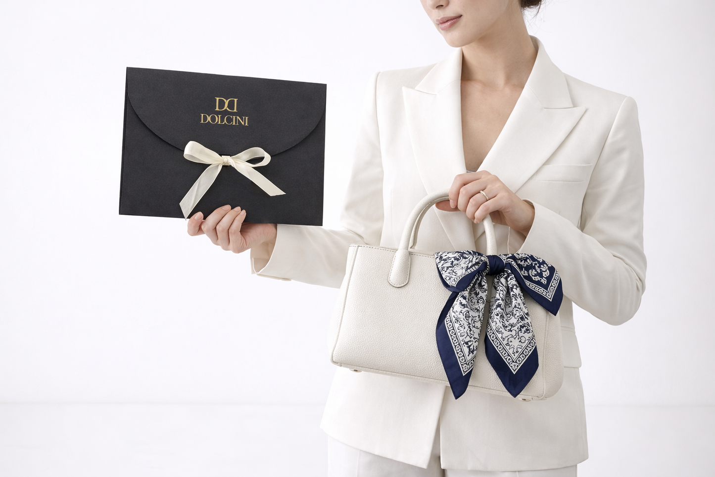 Dollcini, Női Szatén Kendő – Paisley Mintás 70×70 cm